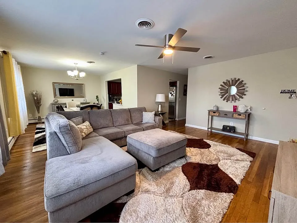 3 bed, 1300 sqft, $2,800 — Photo 3