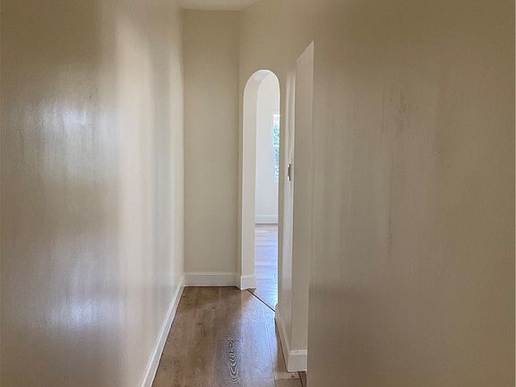 5th image of 620 W 41st Pl