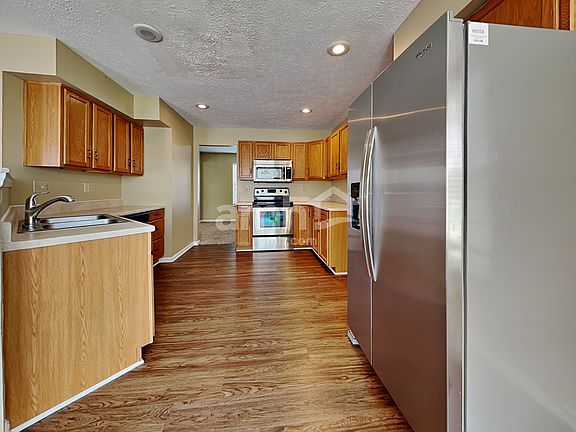 3rd image of 998 Grandstone Ct