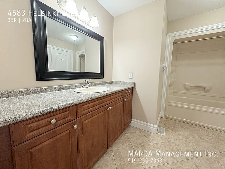 4583 Helsinki Cres — Photo 9