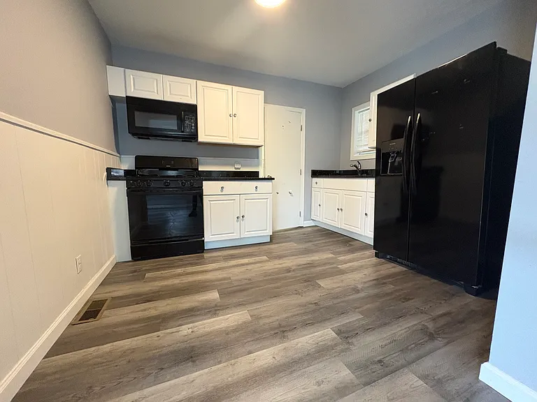 83-83A E Main St #1R — Photo 4
