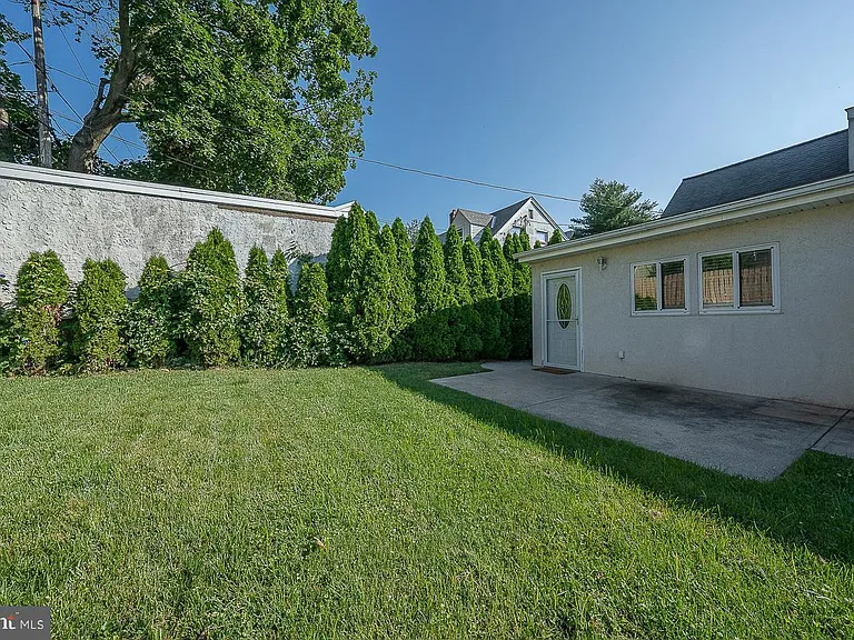 6950 Fowler St — Photo 23