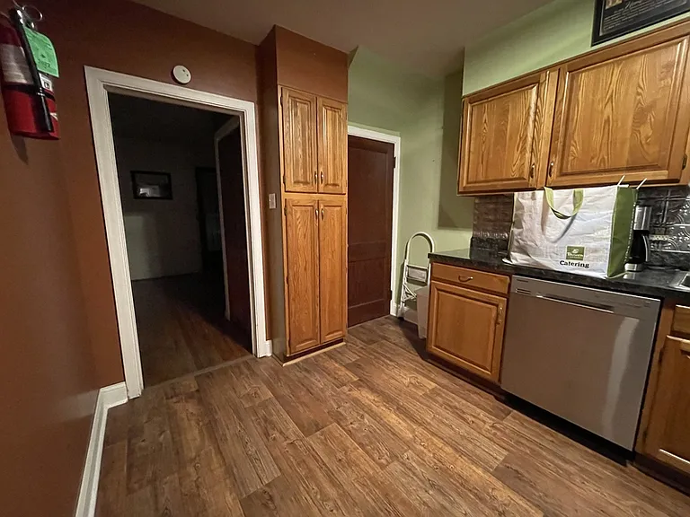 405 Washington Ave — Photo 3