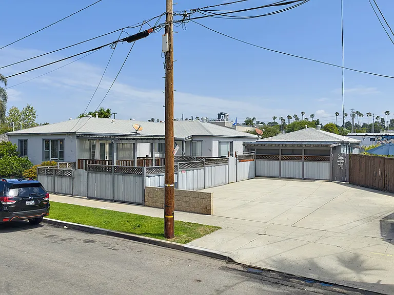 710 S Myers St — Photo 2