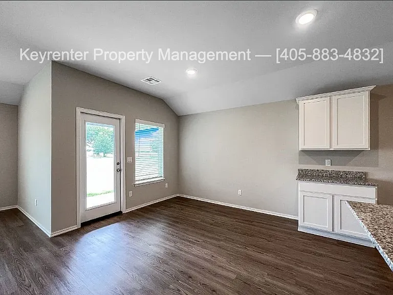 1308 Sunstone St — Photo 13