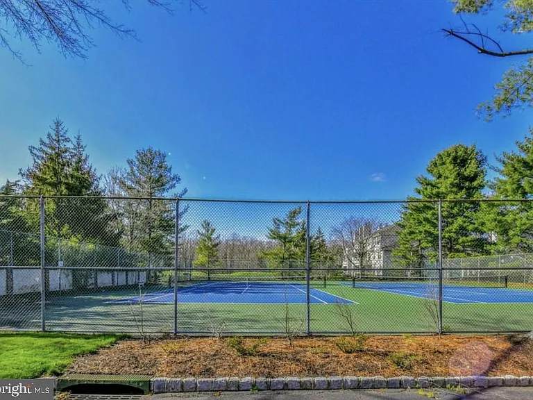 303 Trinity Ct #11 — Photo 36