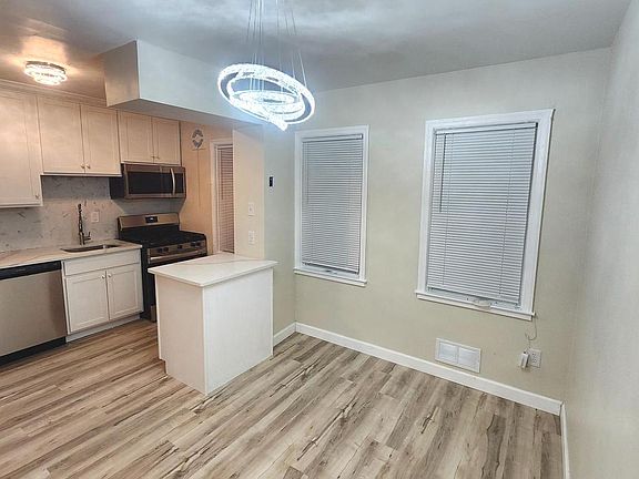 5th image of 1001 Cameron Rd