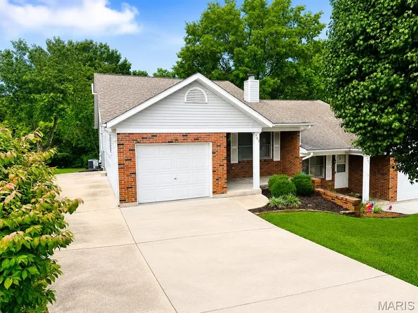 453 Hill St, Washington, MO 63090
