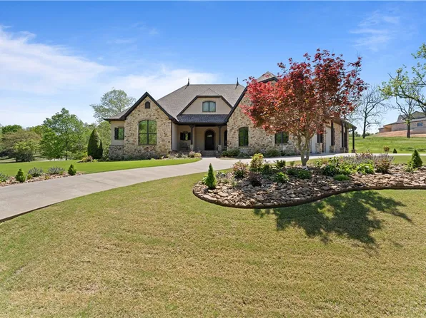 610 Winding Spring Dr, Fayetteville, AR 72703