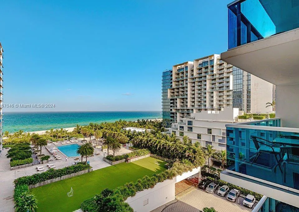 2301 Collins Ave #842