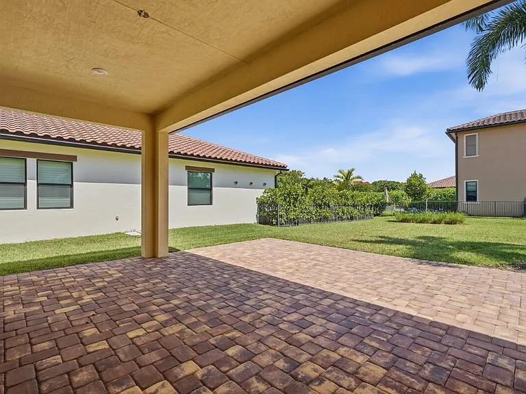 11760 Bayview Cir — Photo 11