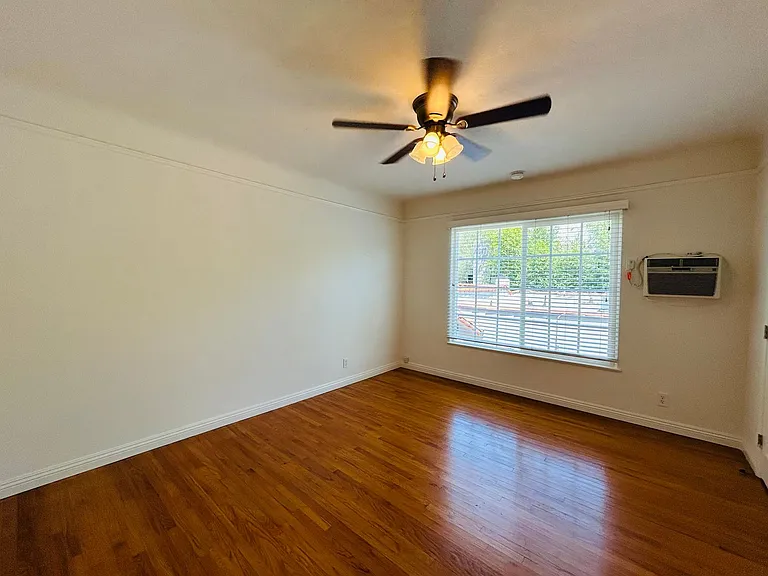 340-342 N Harper Ave — Photo 12