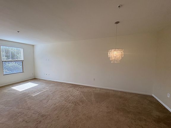 5th image of 128 N Oak Knoll Ave