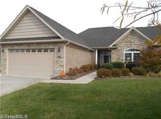 112 Greystone Ln, Mount Airy, NC 27030