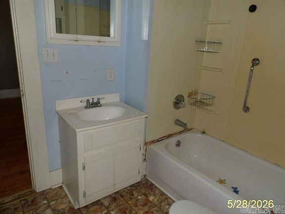 4th image of 303 Schoonover St