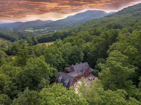 225 Smith Cove Rd, Candler, NC 28715