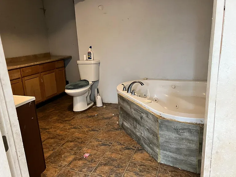 320 Hudson Ave #12 — Photo 7