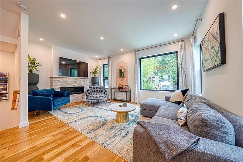 4 bed, 3.5 bath, 2400 sqft, $7,000 — Photo 2
