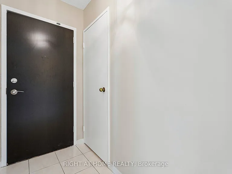 212 Kerr St #207 — Photo 7