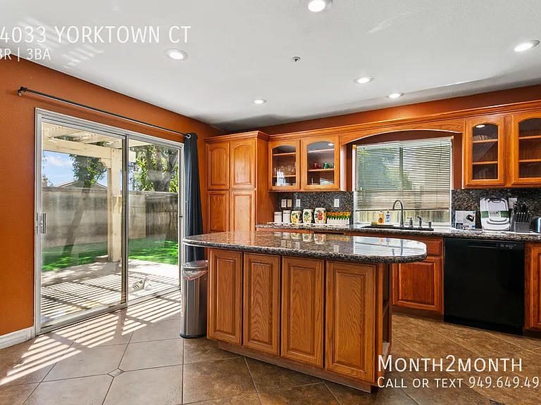 14033 Yorktown Ct — Photo 5