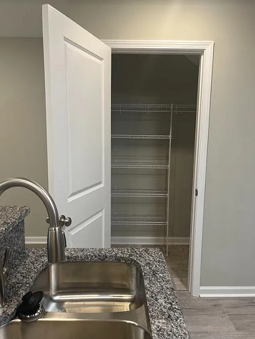 3 bed, 1200 sqft, $1,650 — Photo 4