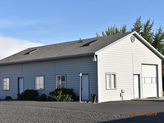 3rd image of 11831 Parker Dr NE