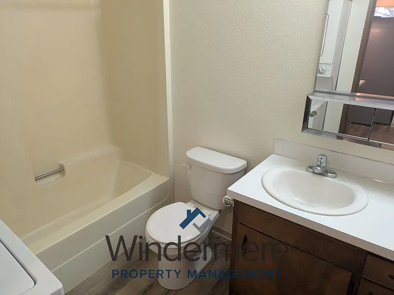 1036 SW Puff Ln — Photo 5