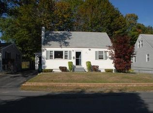 527 Douglas Rd, Lowell, MA 01852
