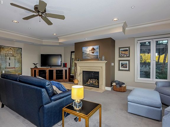3rd image of 5927 SE Columbia Way #3103