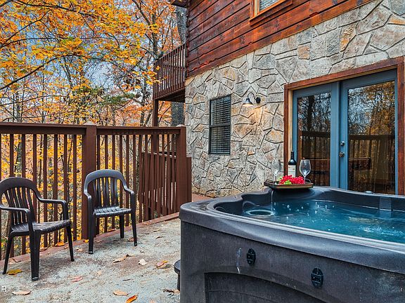 3rd image of 4012 Brooke Hollow Ln