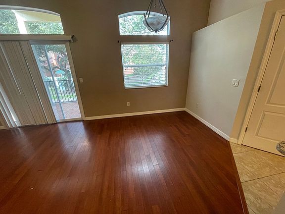 5th image of 696 Seabrook Ct Unit 203