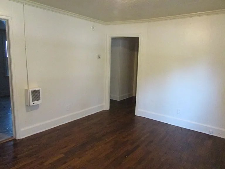 413 Loring Dr — Photo 3