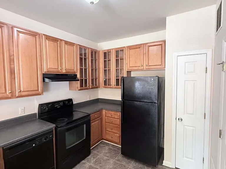 1111 Turtle Creek Rd #E — Photo 5