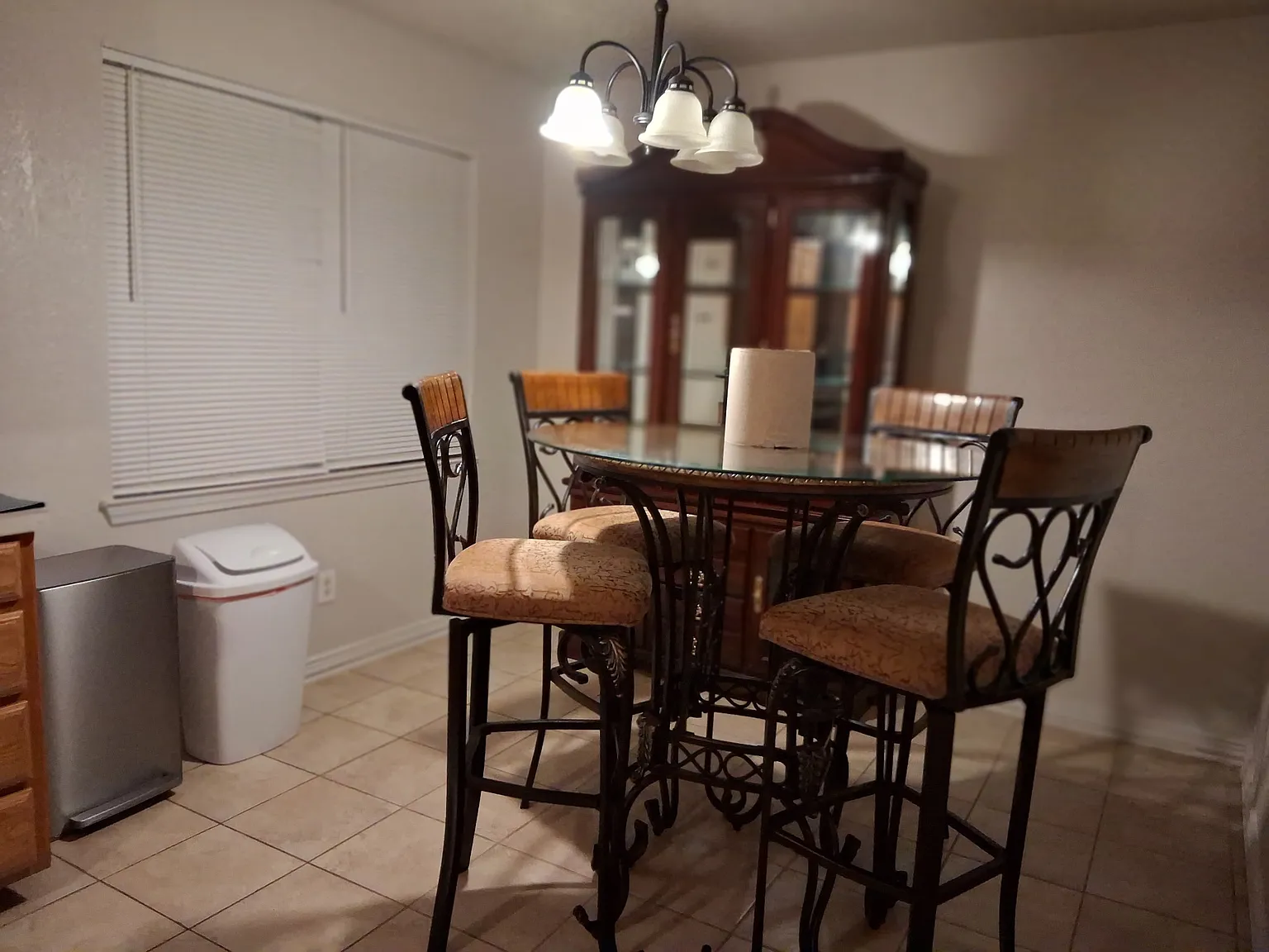 3 bed, 1700 sqft, $2,100 — Photo 4