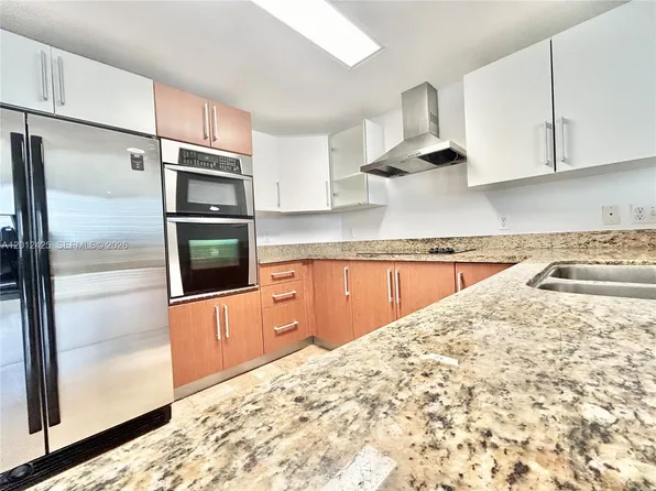 170 SE 14th St APT 2906, Miami, FL 33131