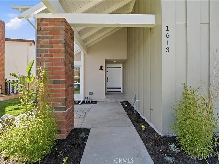 1613 Darcy Ave — Photo 58