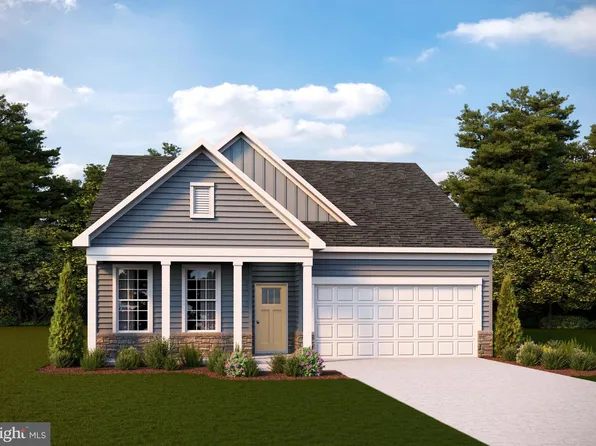 204 Eclipse St, Charles Town, WV 25414