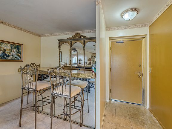 5th image of 720 Wellington Ave Unit 307