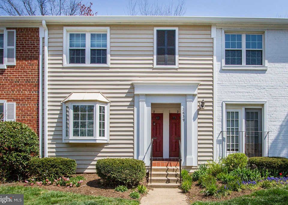 1st image of 2839D S Wakefield St