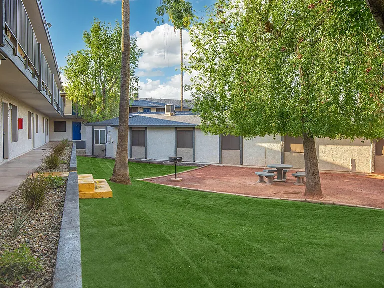 1301 E Mountain View Rd — Photo 8