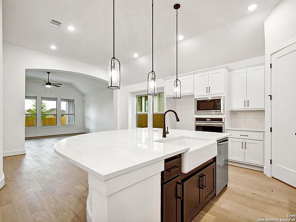 2nd image of 12314 Barrymore