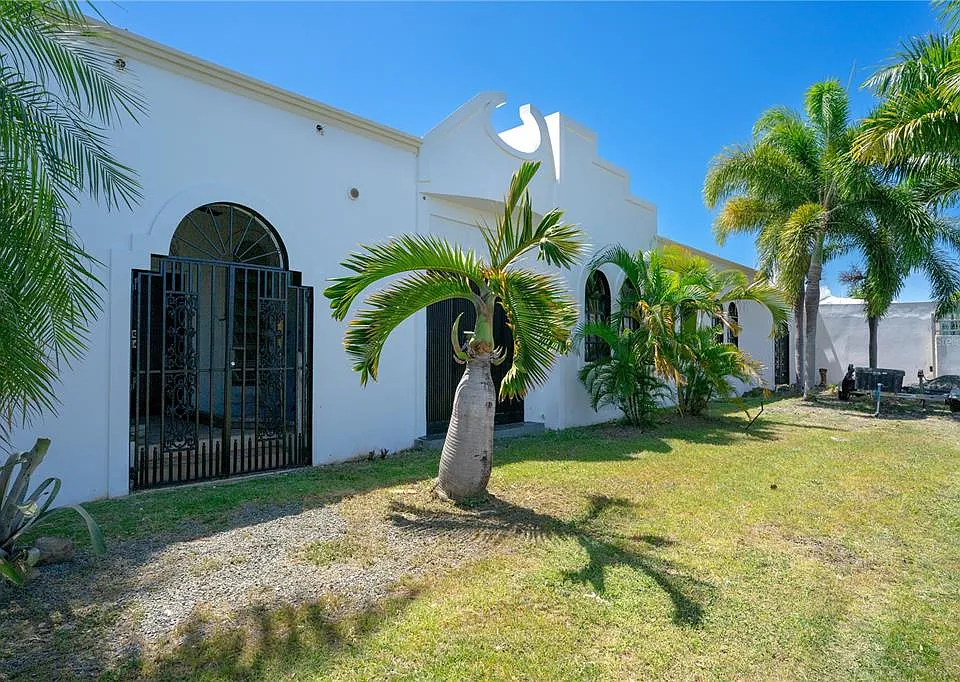 225 Santa Isidra L Fls #B