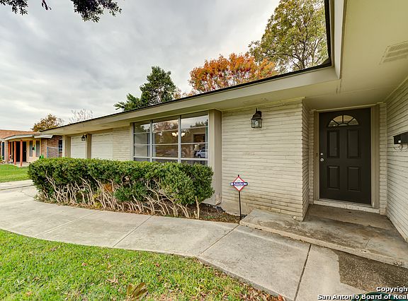 5th image of 303 Green Meadow Blvd