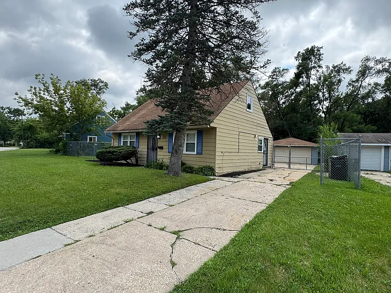 21 Apache St — Photo 2