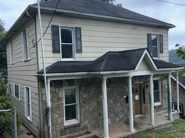 518 4th Ave, Hinton, WV 25951