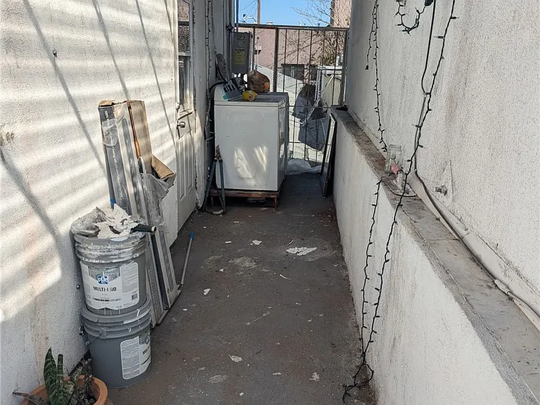 643 E Broadway — Photo 6