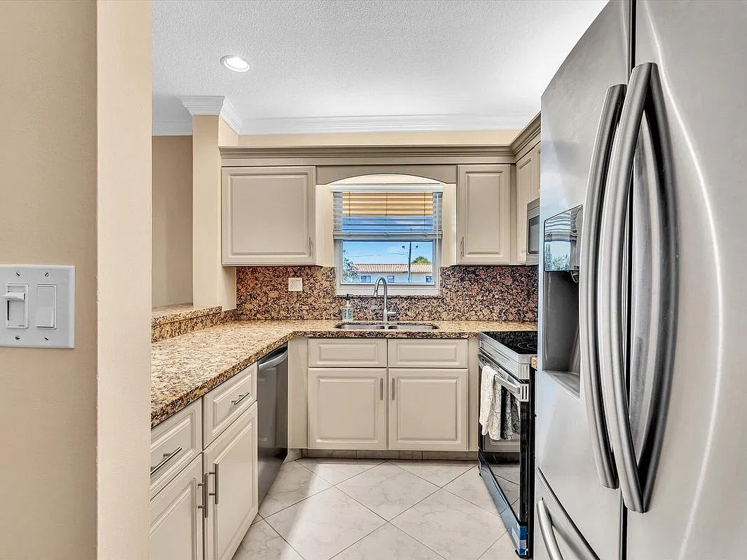 2 bed, 2.0 bath, 1220 sqft, $3,200 — Photo 2