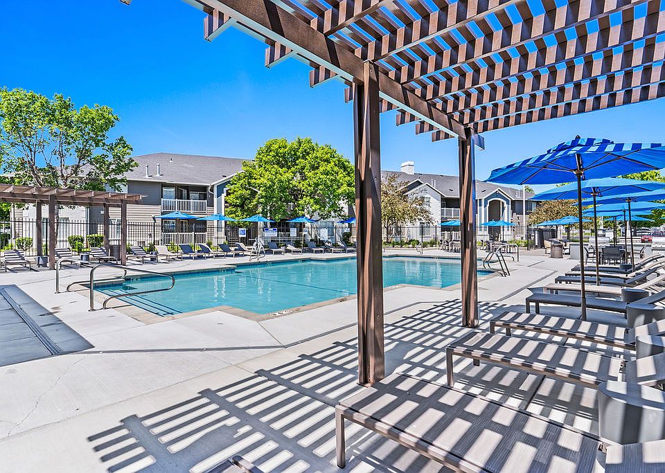 Poolside Seating
