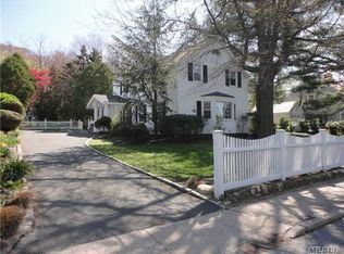 69 Perry Ave, Bayville, NY 11709