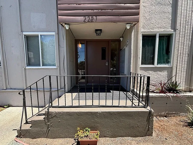 2227 Bonar St #D — Photo 19